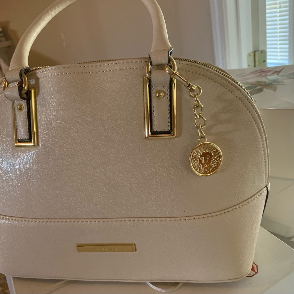 Elegant Cream Handbag including 4 additional purses